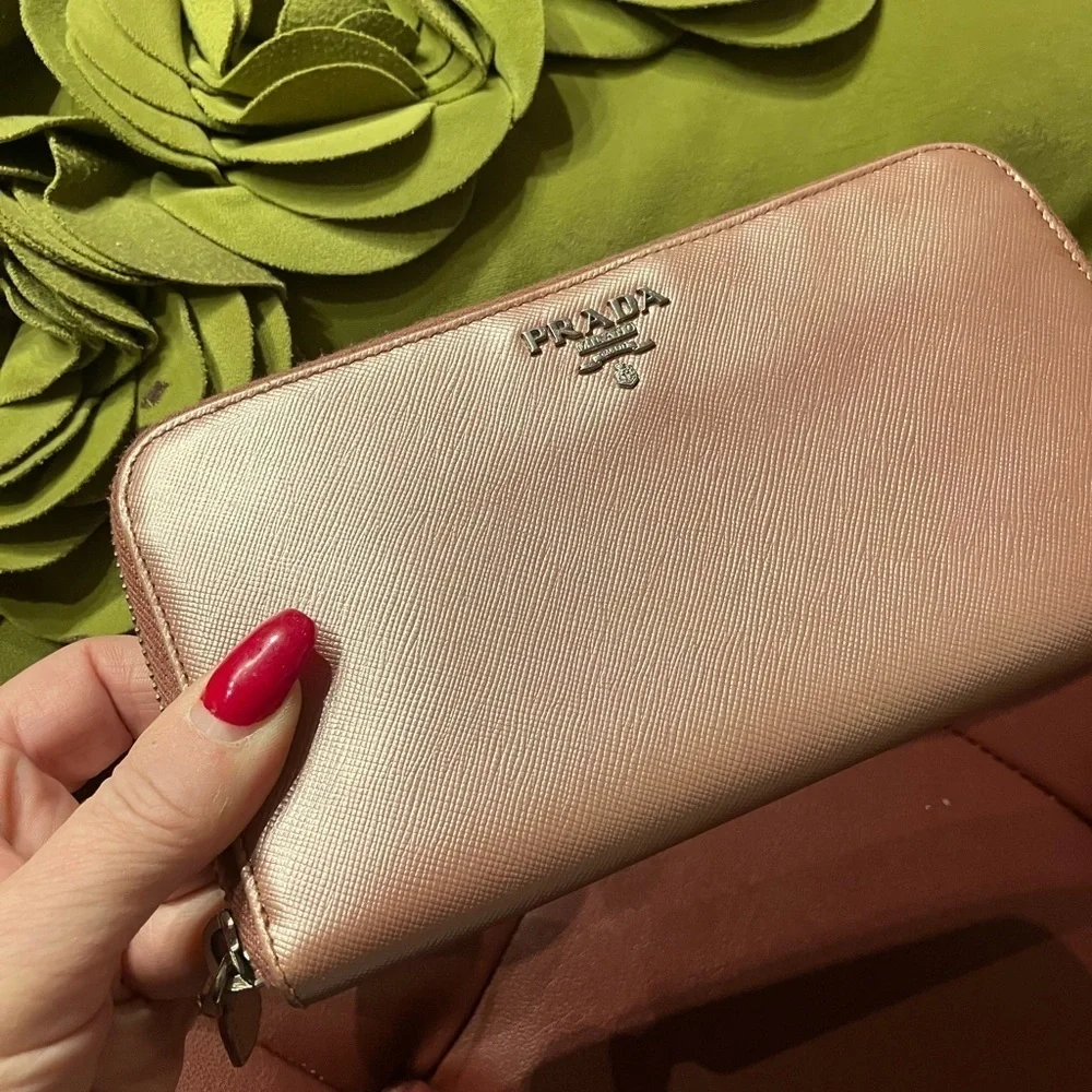 Prada Wallet - Picture 6 of 8